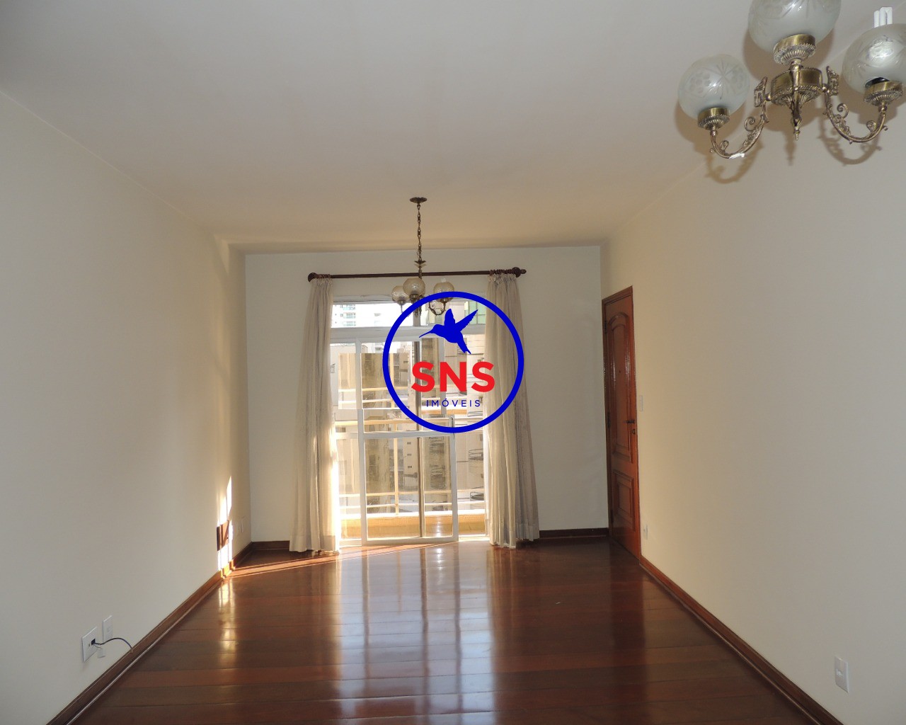 Apartamento à venda com 3 quartos, 141m² - Foto 1