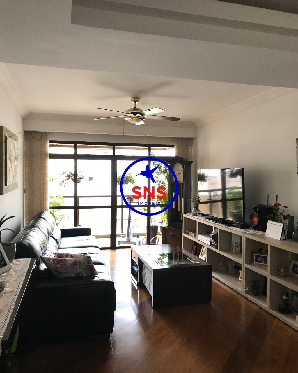 Apartamento à venda com 3 quartos, 137m² - Foto 1