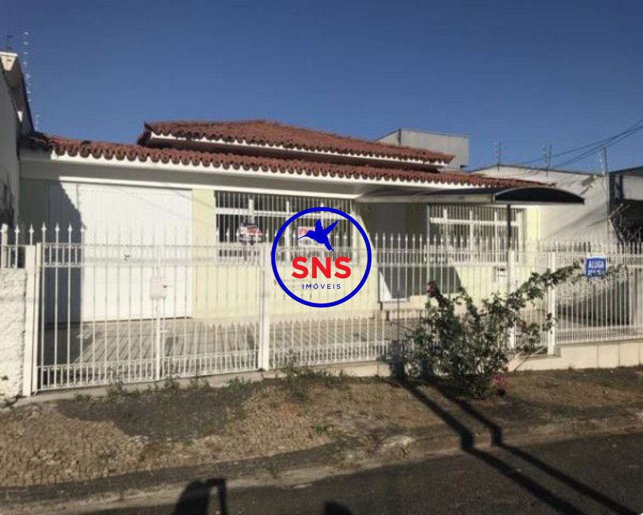 Casa à venda com 3 quartos, 70m² - Foto 1