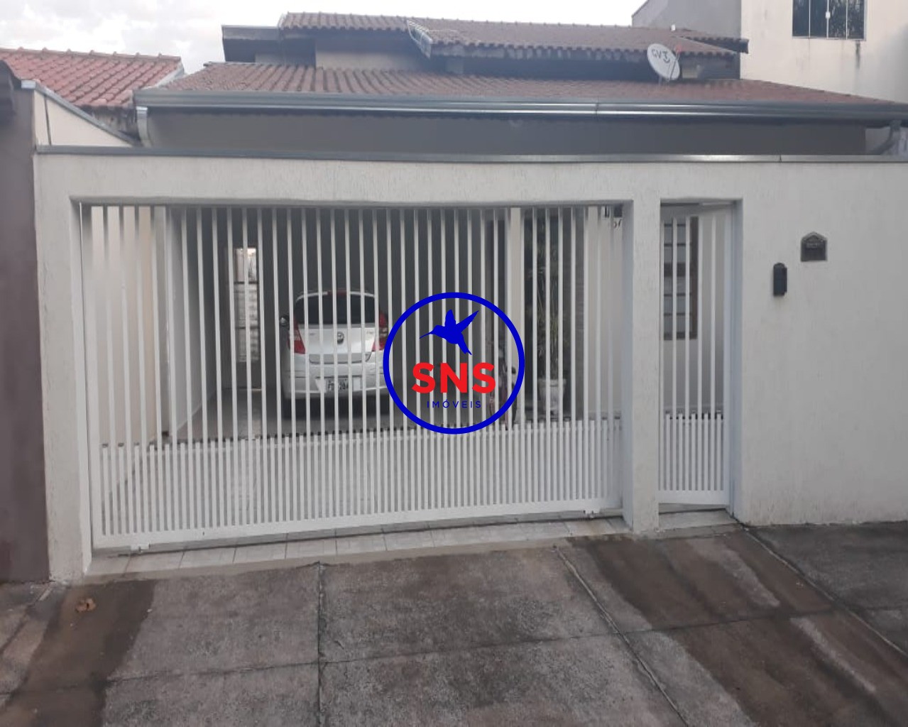 Casa à venda com 3 quartos, 220m² - Foto 2