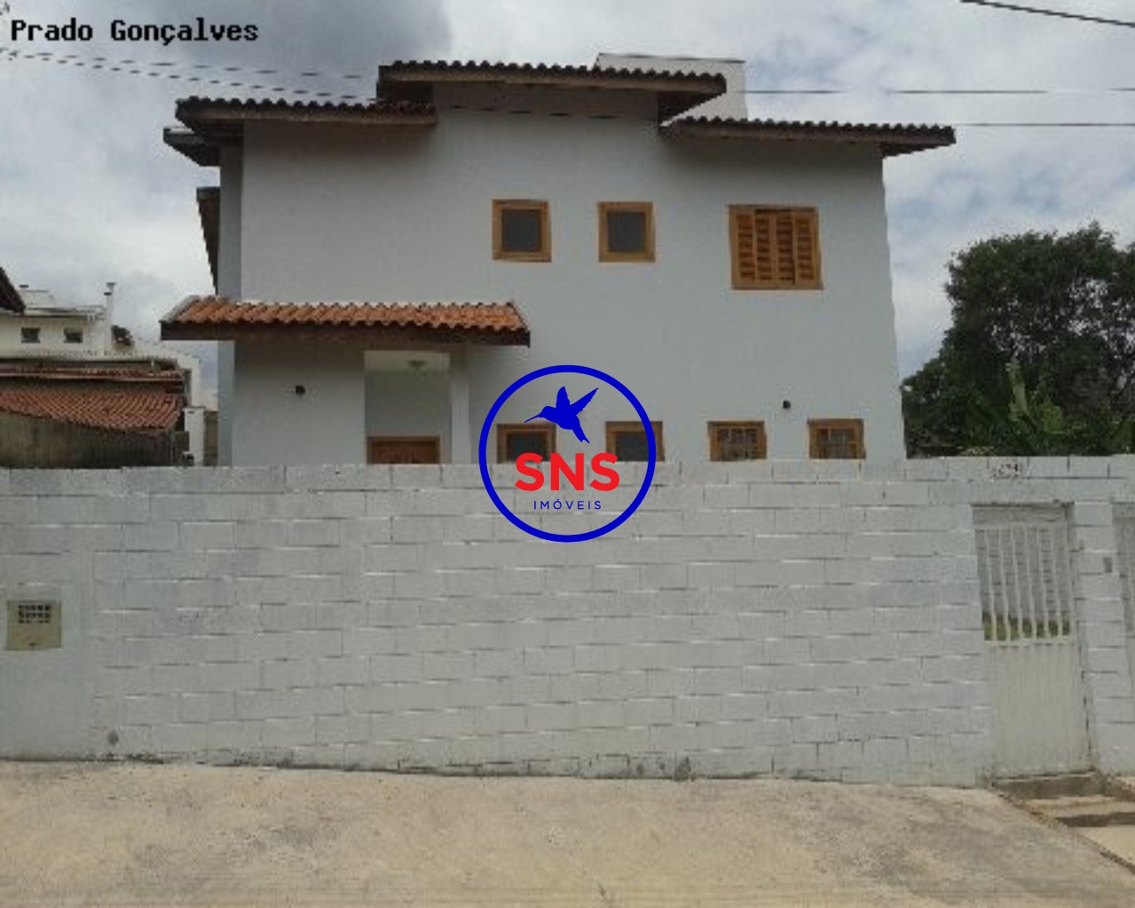 Casa à venda com 3 quartos, 225m² - Foto 1