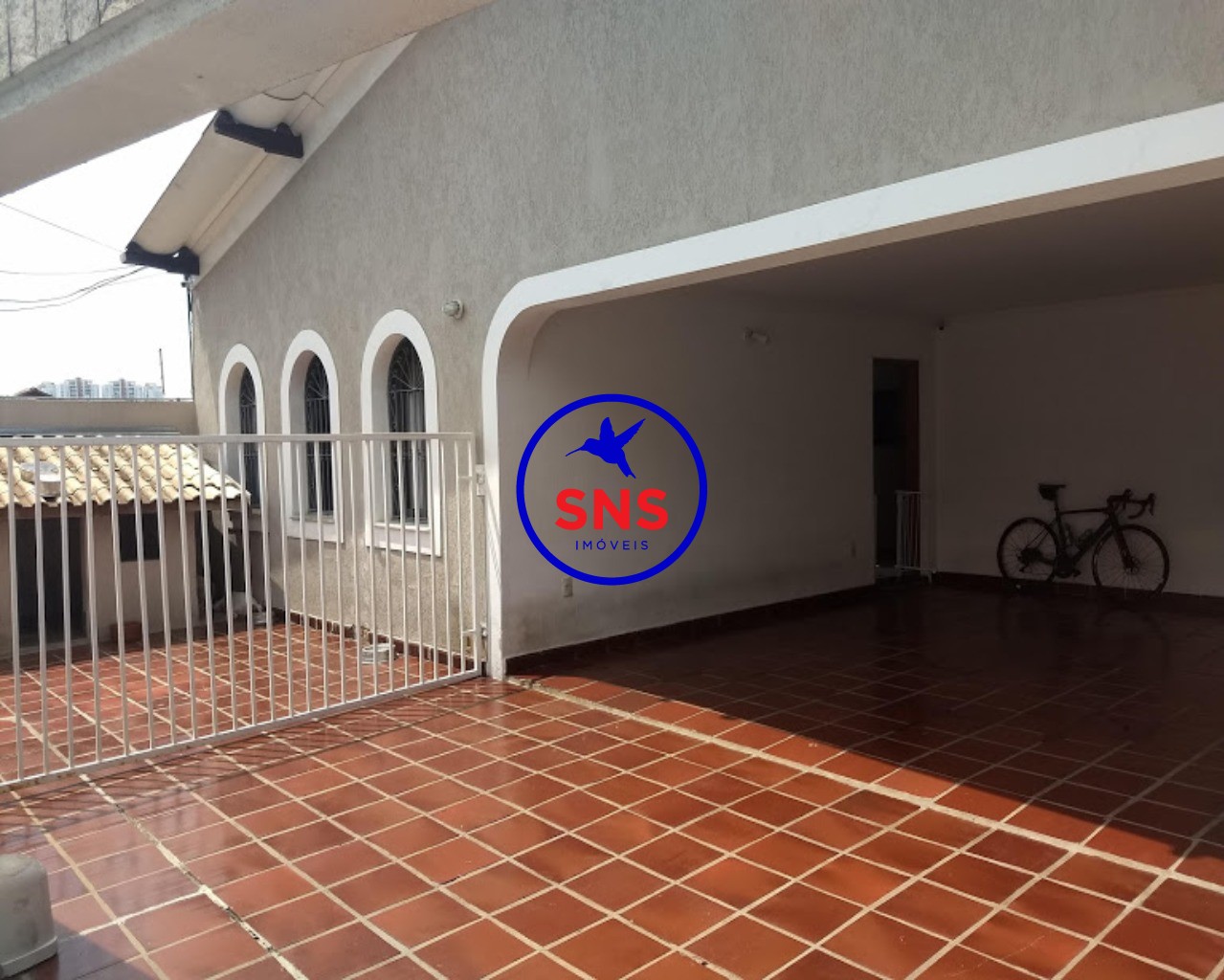 Casa à venda com 3 quartos, 225m² - Foto 2