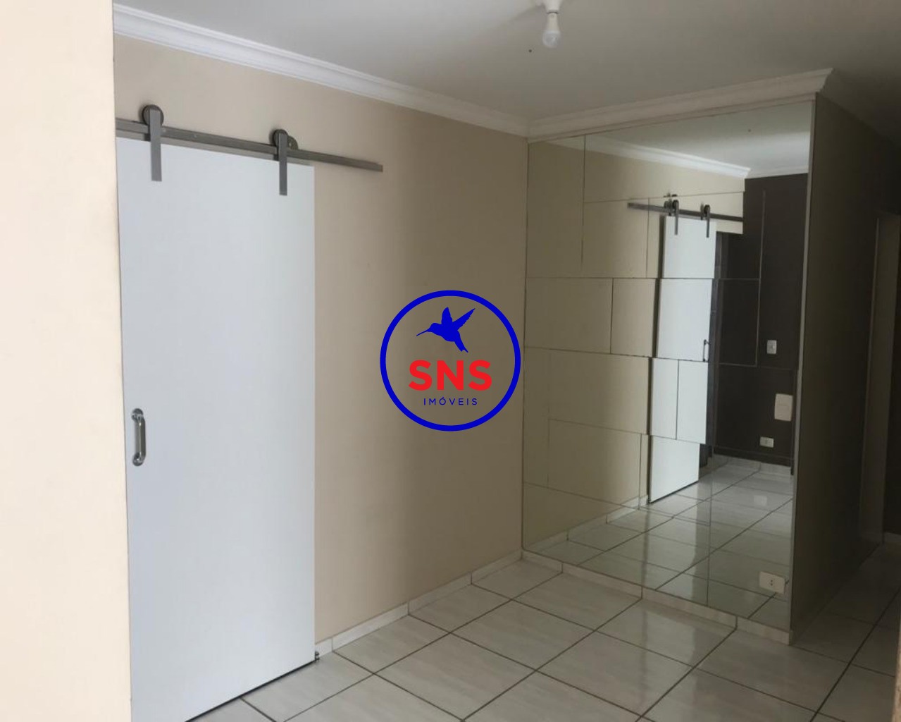 Apartamento à venda com 2 quartos, 70m² - Foto 2