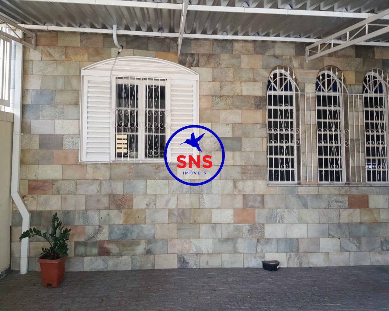 Casa à venda com 3 quartos, 195m² - Foto 1