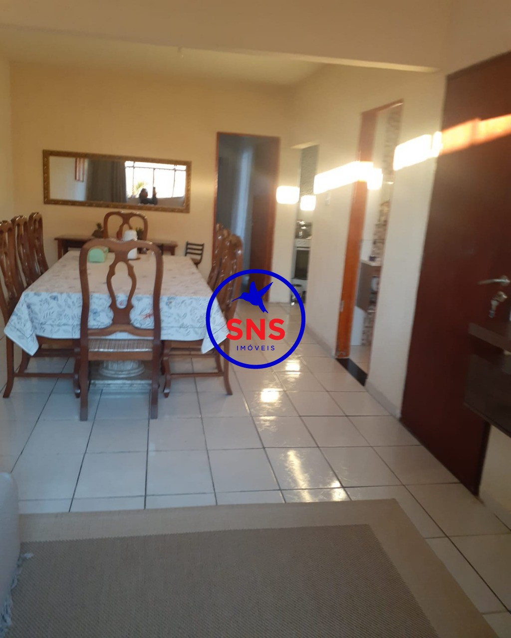 Casa à venda com 3 quartos, 126m² - Foto 1