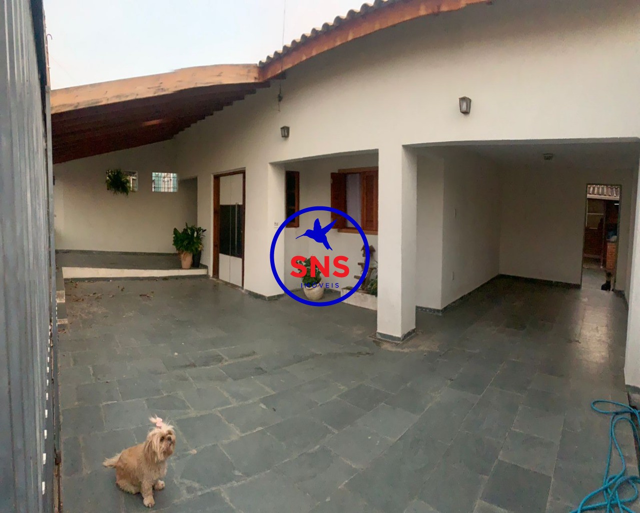 Casa à venda com 4 quartos, 150m² - Foto 1