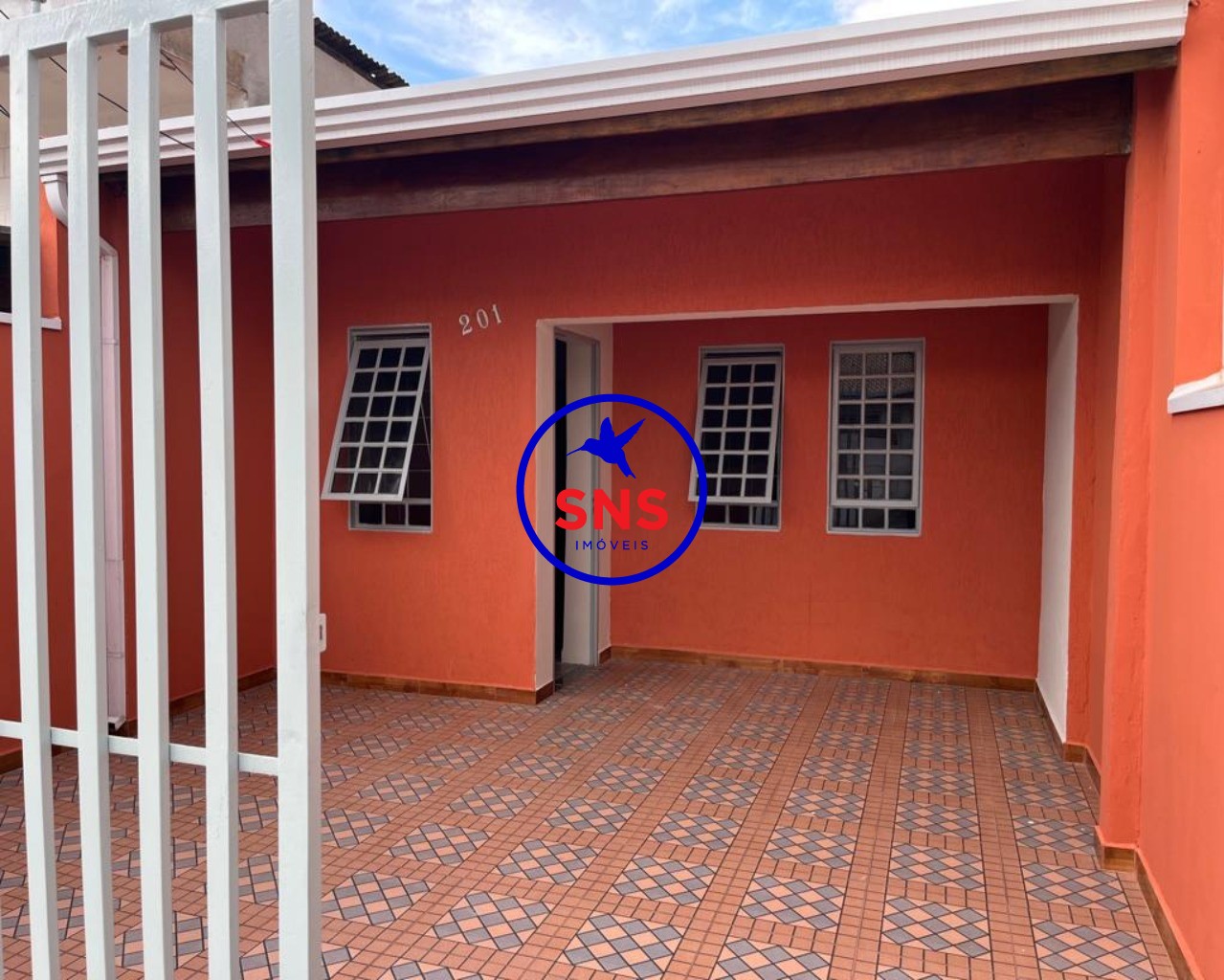 Casa à venda com 2 quartos, 100m² - Foto 1