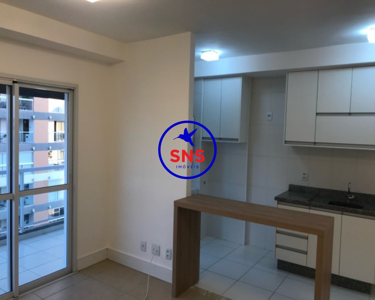 Apartamento à venda com 2 quartos, 70m² - Foto 2