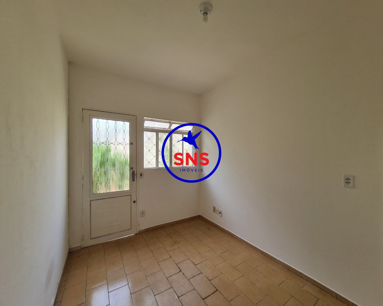 Casa à venda com 2 quartos, 150m² - Foto 2