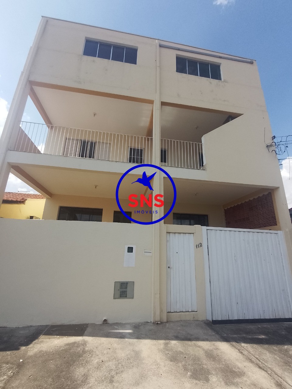 Casa à venda com 3 quartos, 250m² - Foto 1