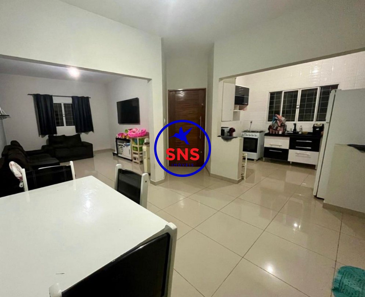 Casa à venda com 3 quartos, 150m² - Foto 2