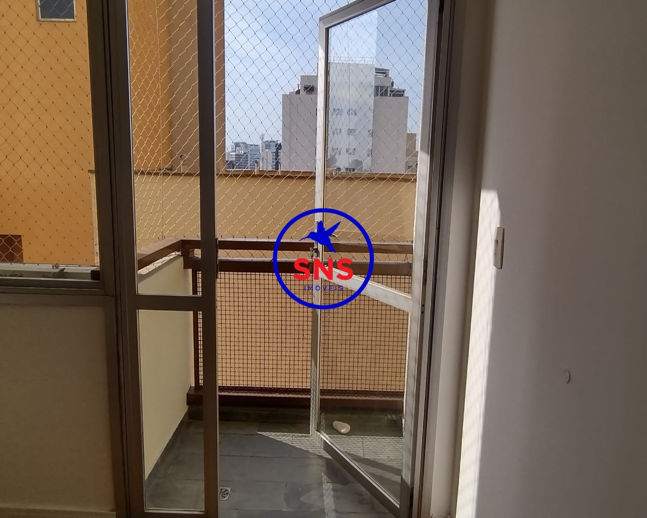 Apartamento à venda com 2 quartos, 65m² - Foto 2