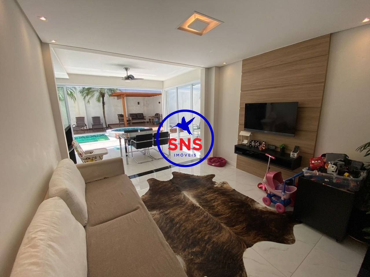 Casa de Condomínio à venda com 4 quartos, 335m² - Foto 1