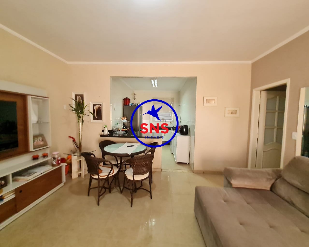 Casa à venda e aluguel com 4 quartos, 253m² - Foto 2