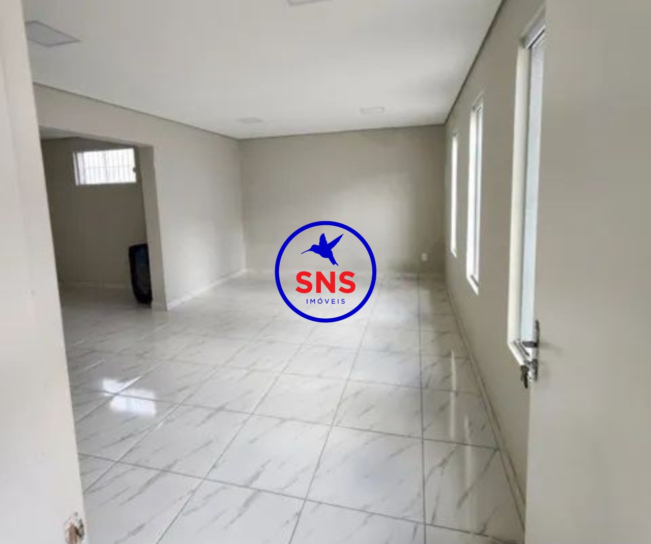 Casa à venda com 3 quartos, 240m² - Foto 2