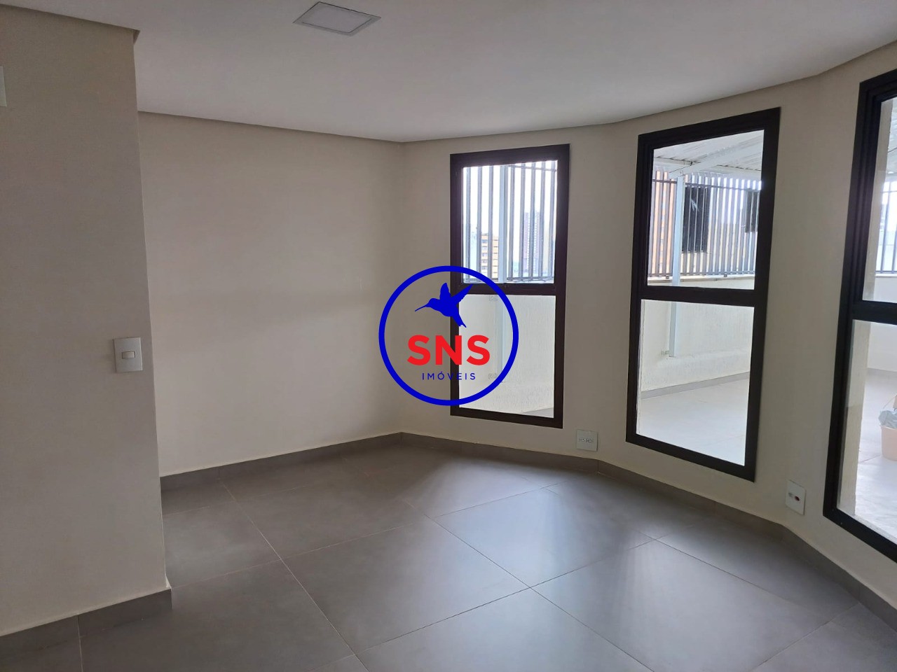 Apartamento à venda com 4 quartos, 185m² - Foto 2