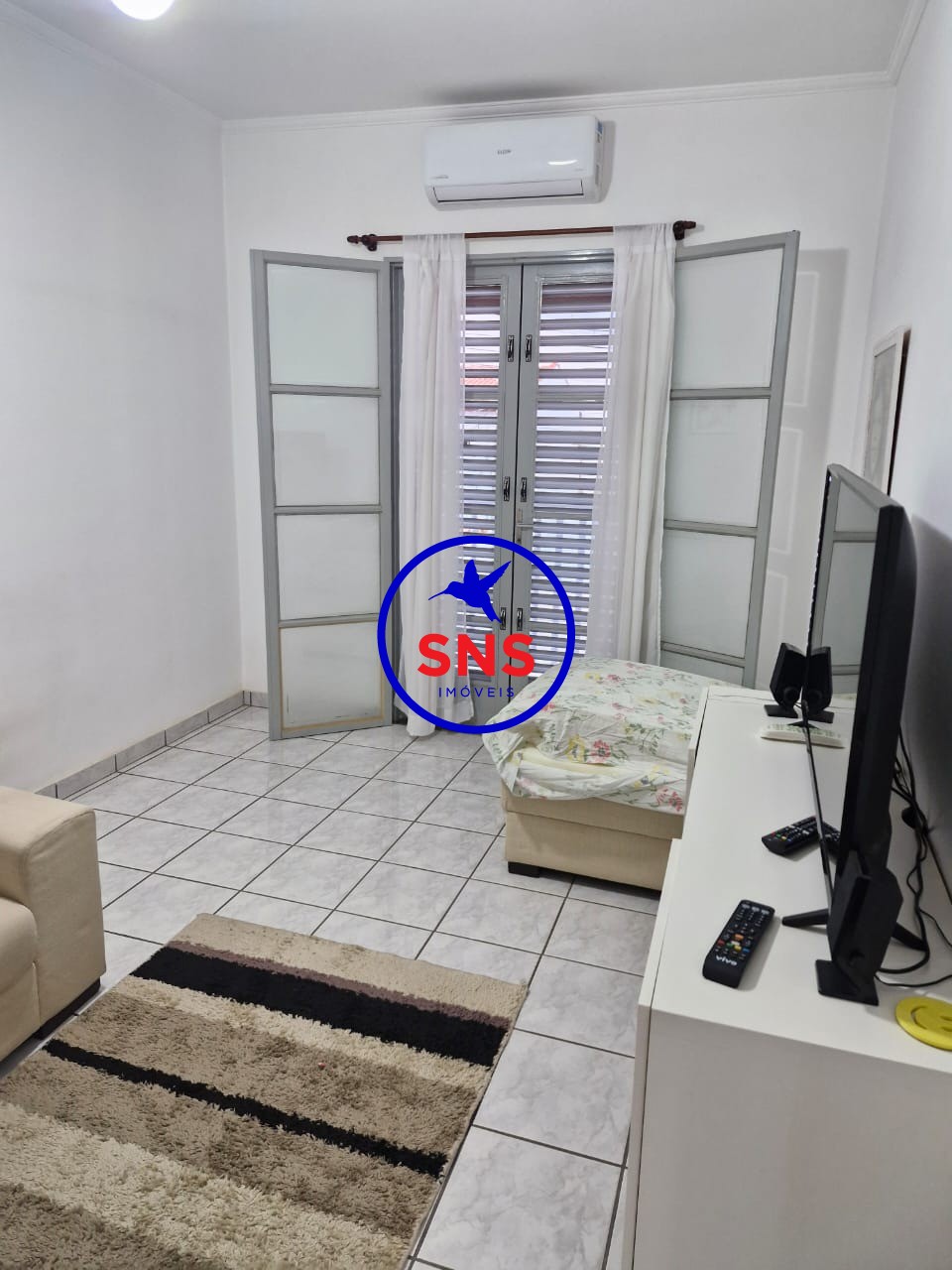 Casa à venda com 3 quartos, 225m² - Foto 2