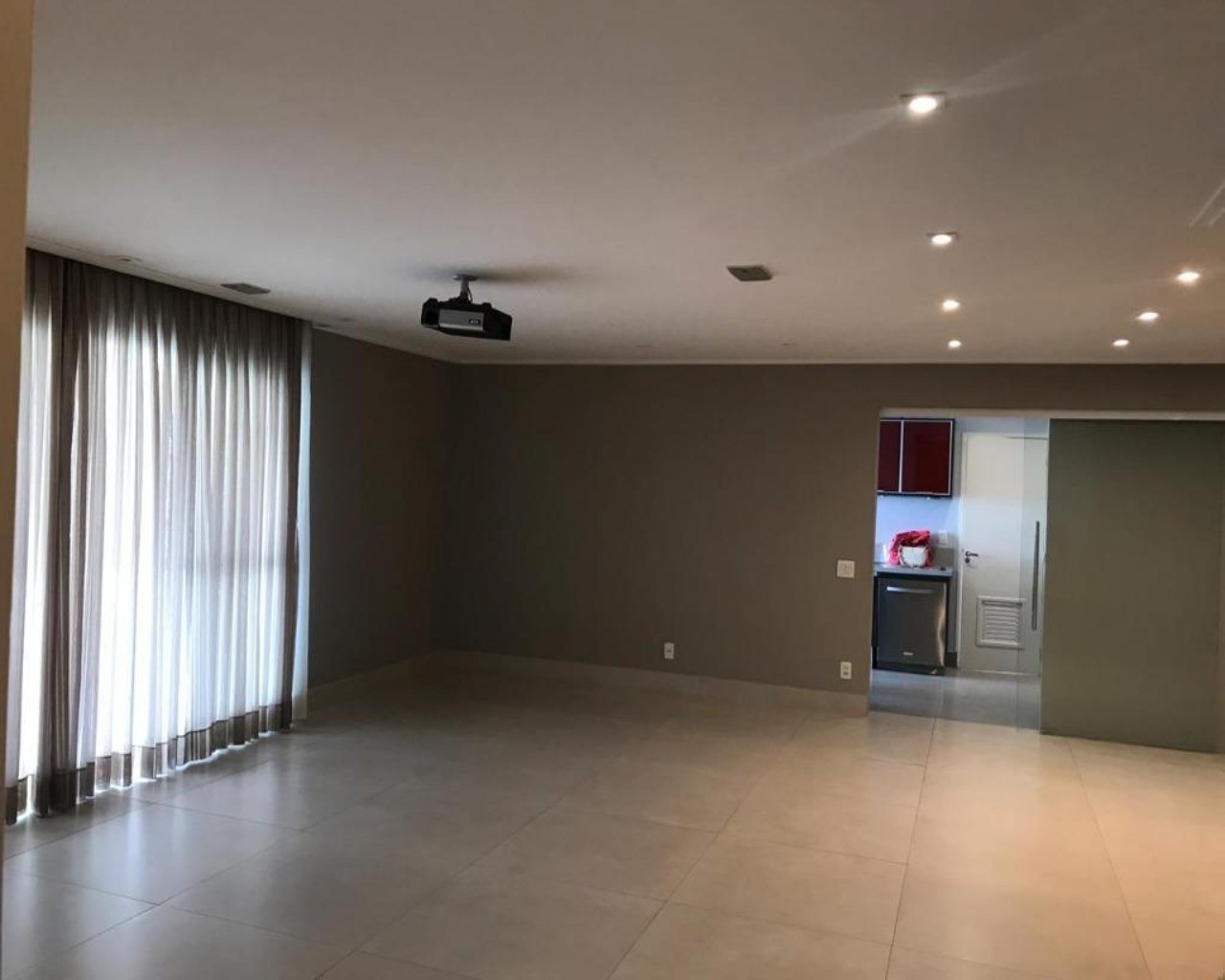 Apartamento para alugar com 3 quartos, 212m² - Foto 3