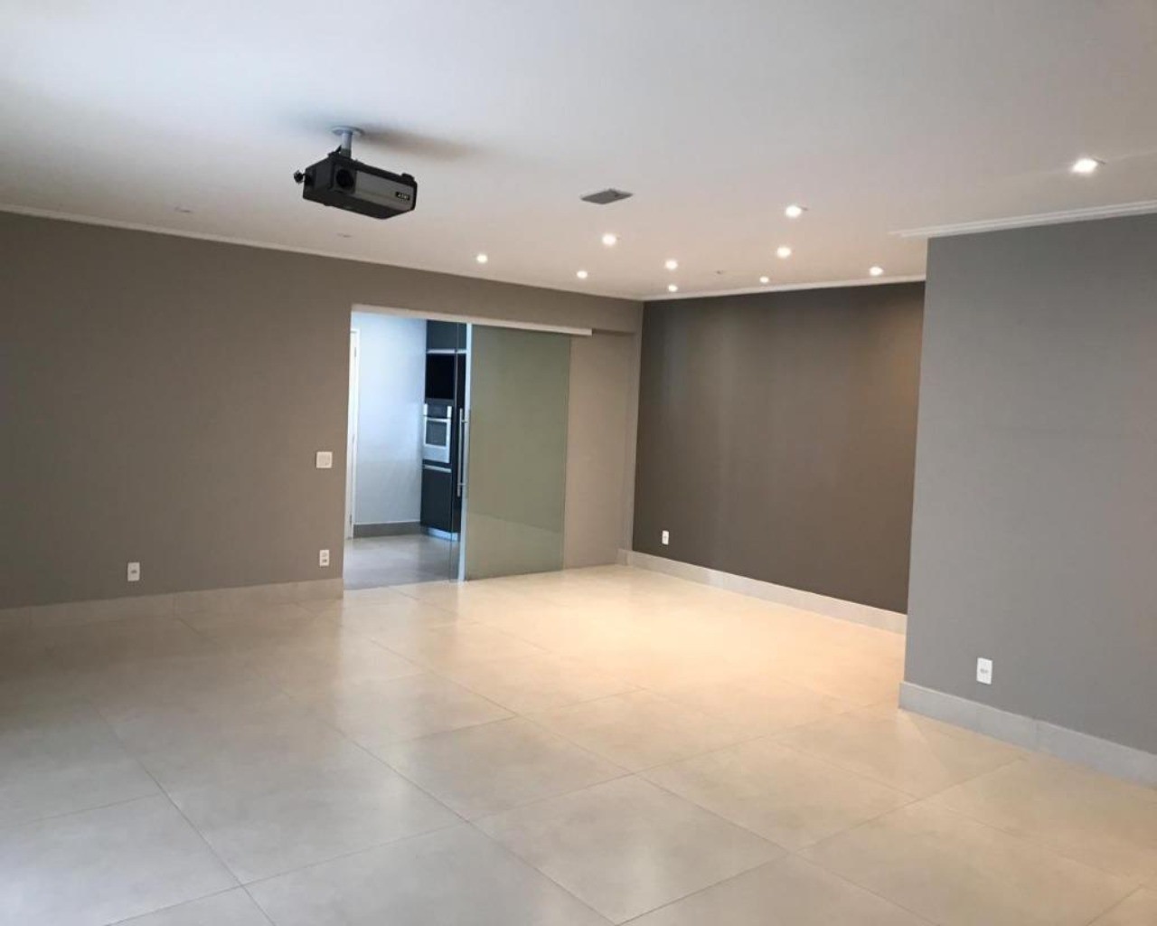 Apartamento para alugar com 3 quartos, 212m² - Foto 1