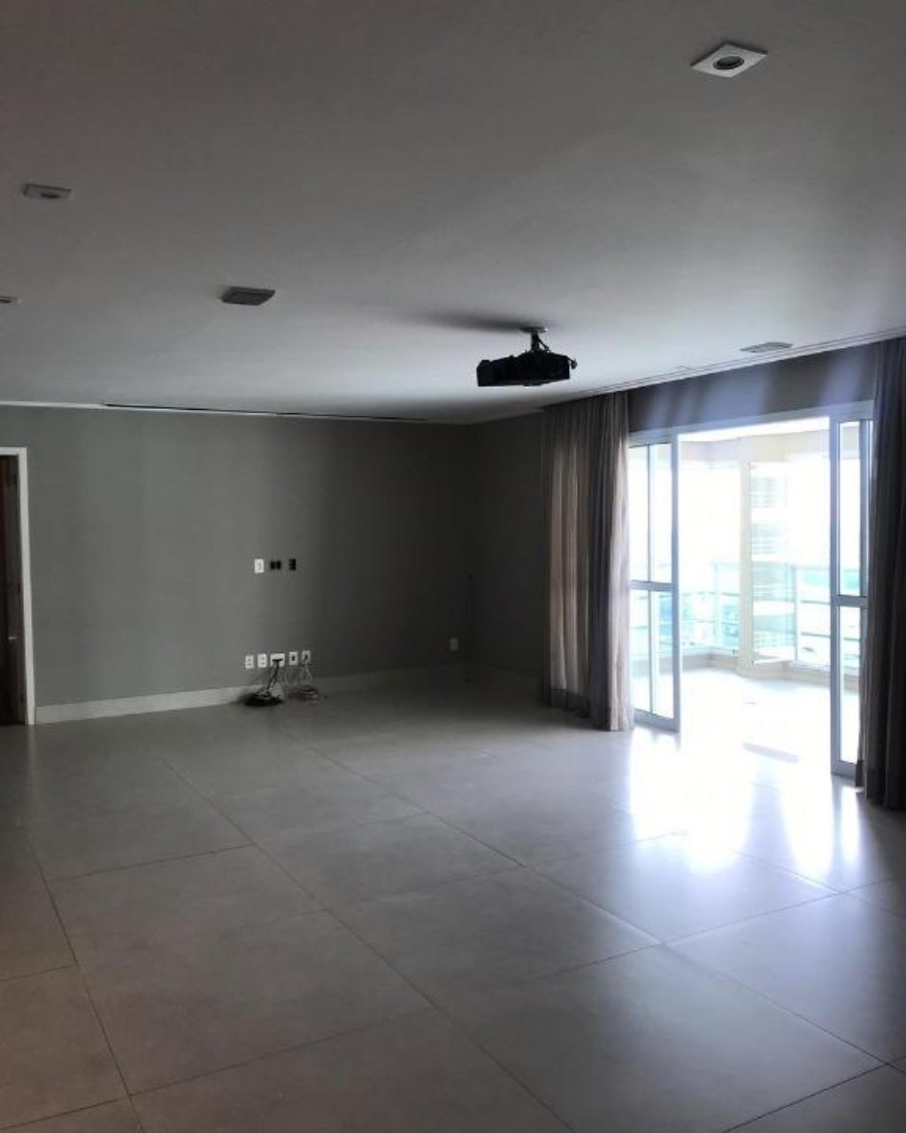 Apartamento para alugar com 3 quartos, 212m² - Foto 2