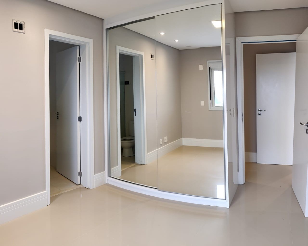 Apartamento à venda com 2 quartos, 80m² - Foto 3