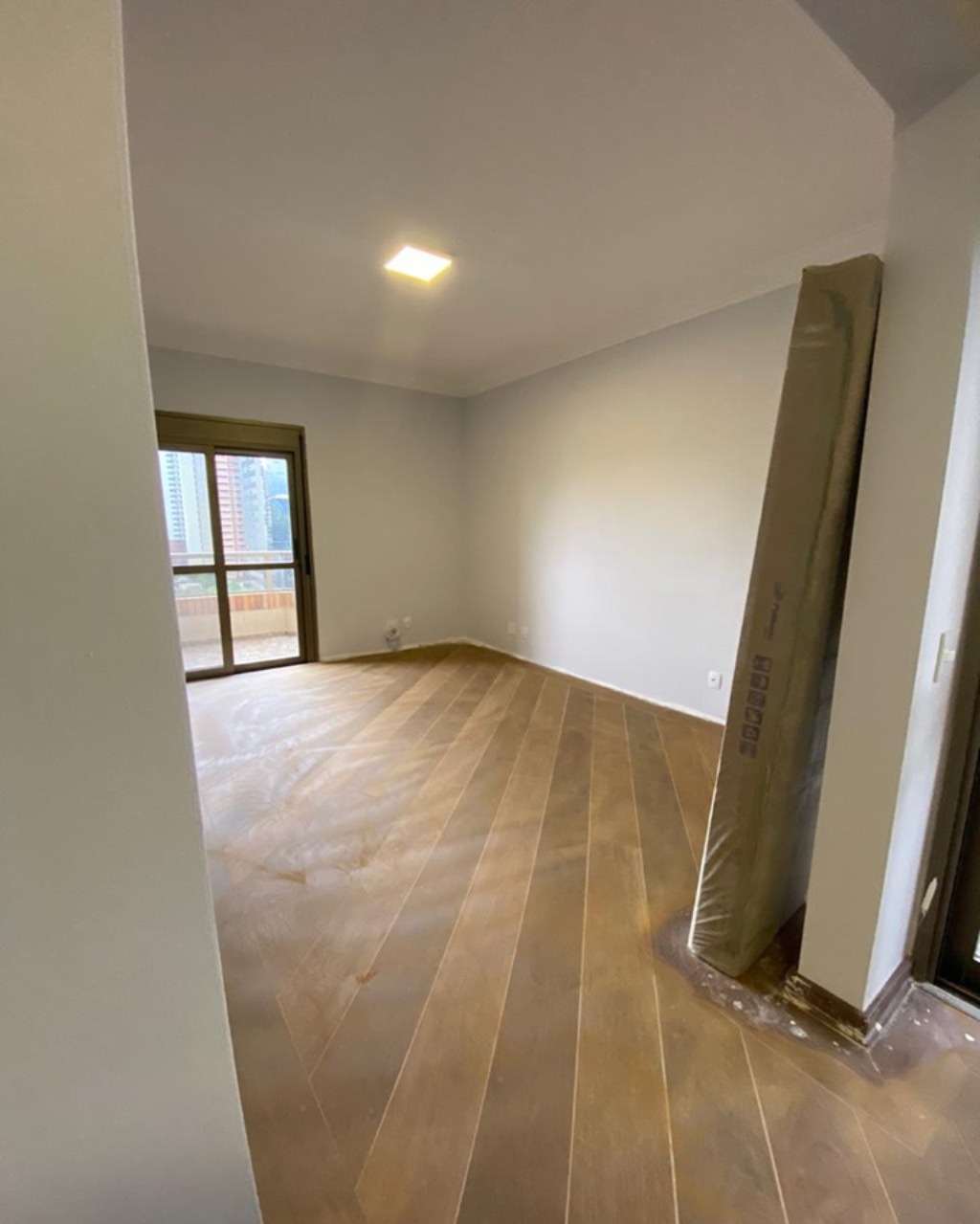 Apartamento para alugar com 4 quartos, 450m² - Foto 2