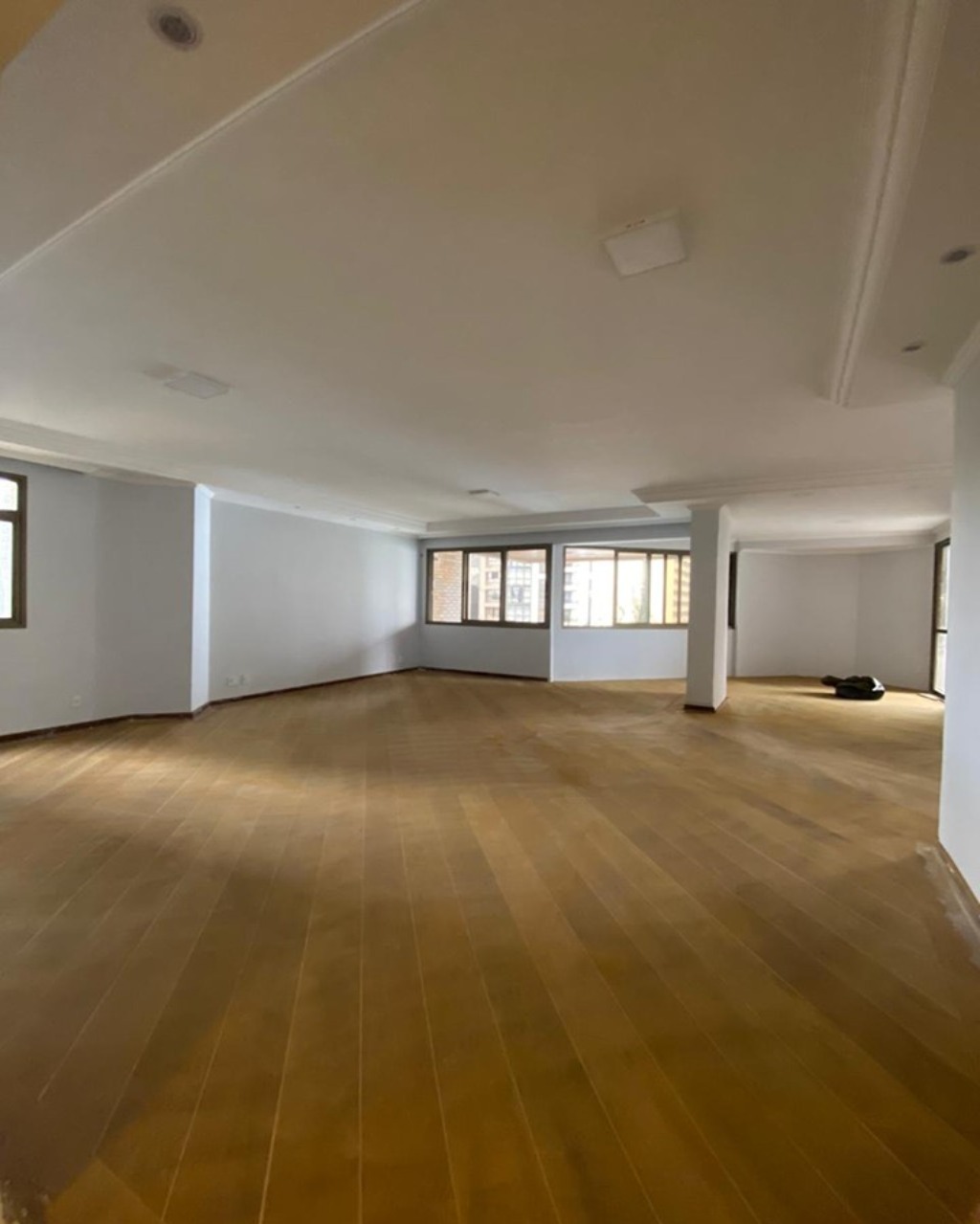 Apartamento para alugar com 4 quartos, 450m² - Foto 1