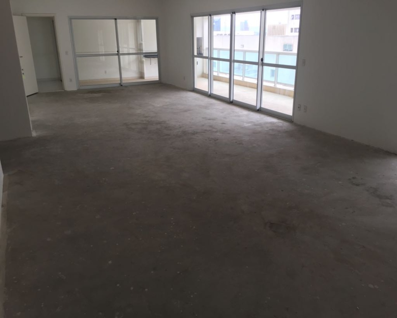 Apartamento à venda com 3 quartos, 243m² - Foto 1