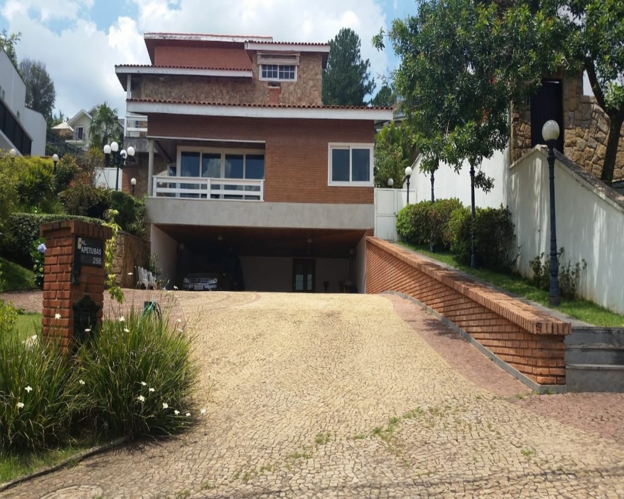 Casa de Condomínio à venda com 4 quartos, 578m² - Foto 1