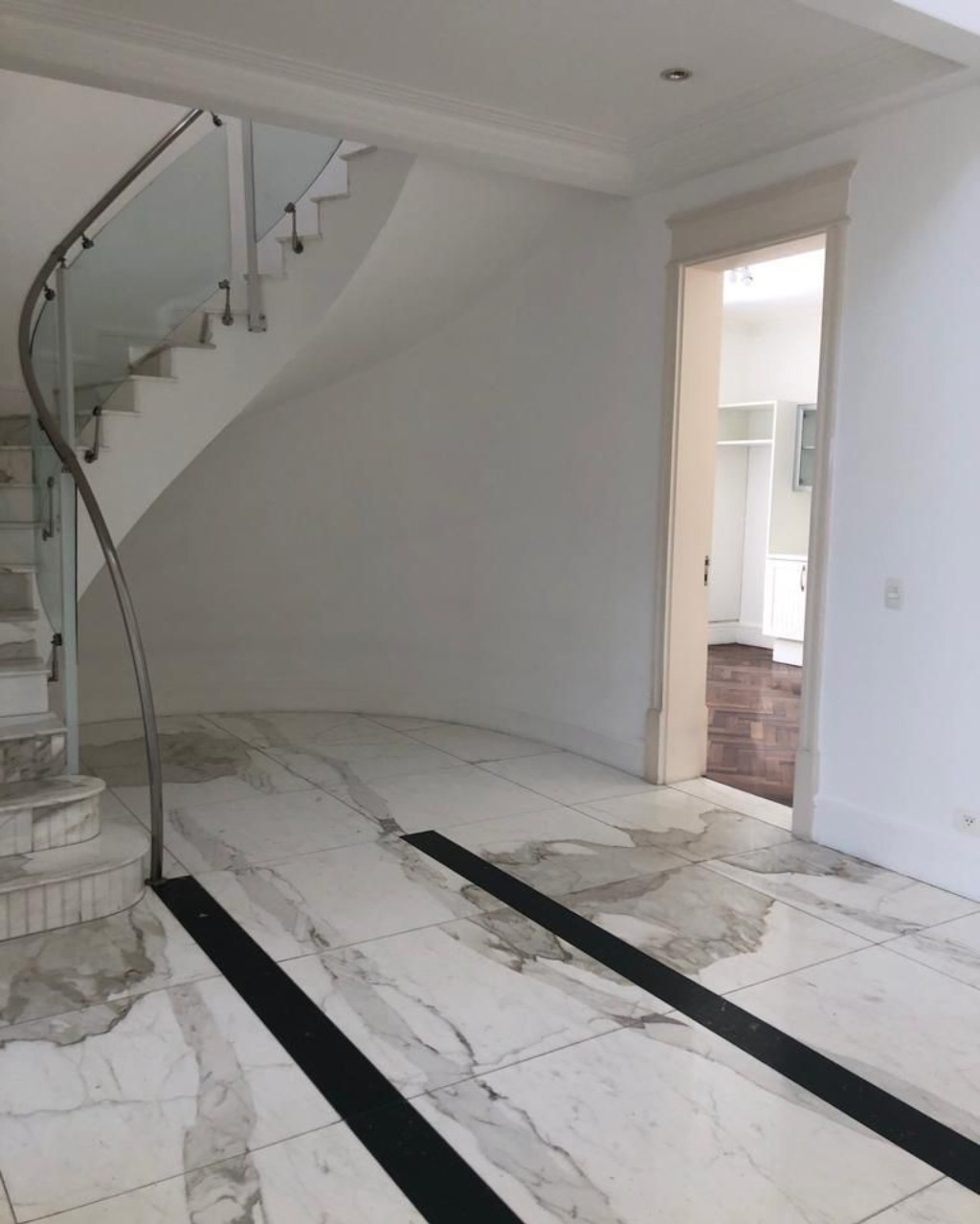 Casa à venda com 4 quartos, 550m² - Foto 8