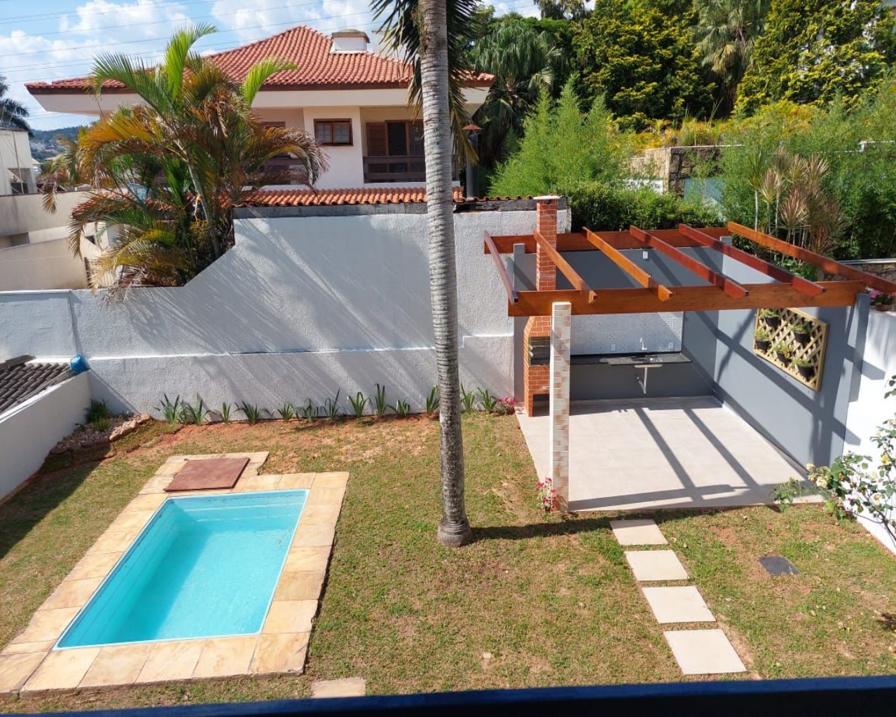 Casa de Condomínio à venda com 4 quartos, 270m² - Foto 1