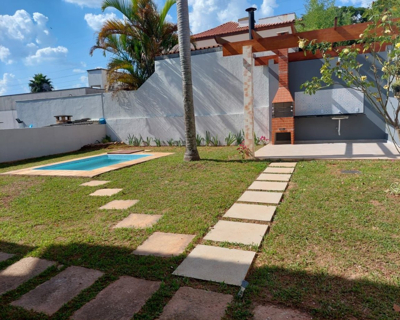 Casa de Condomínio à venda com 4 quartos, 270m² - Foto 2