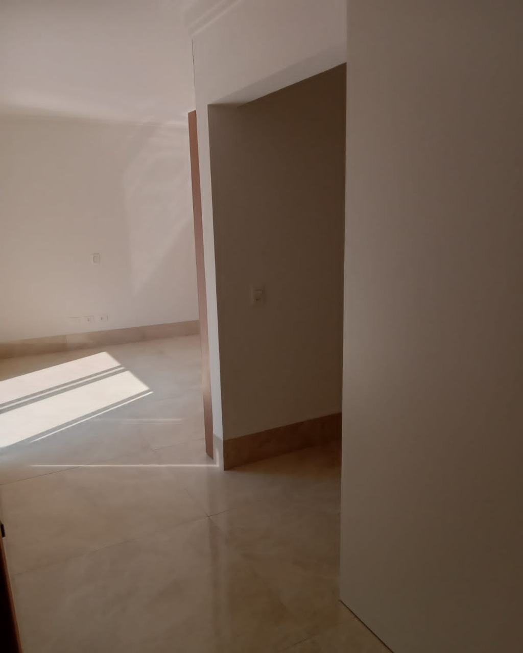 Casa à venda com 4 quartos, 450m² - Foto 4