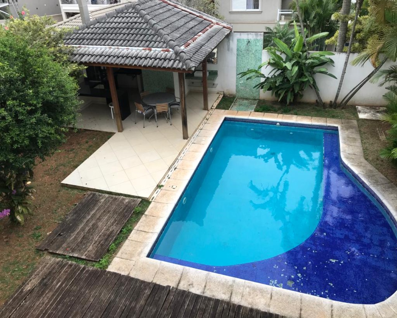 Casa de Condomínio à venda com 4 quartos, 395m² - Foto 1