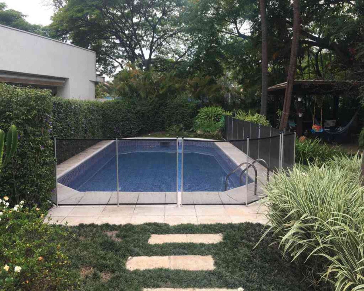 Casa de Condomínio à venda com 4 quartos, 450m² - Foto 1