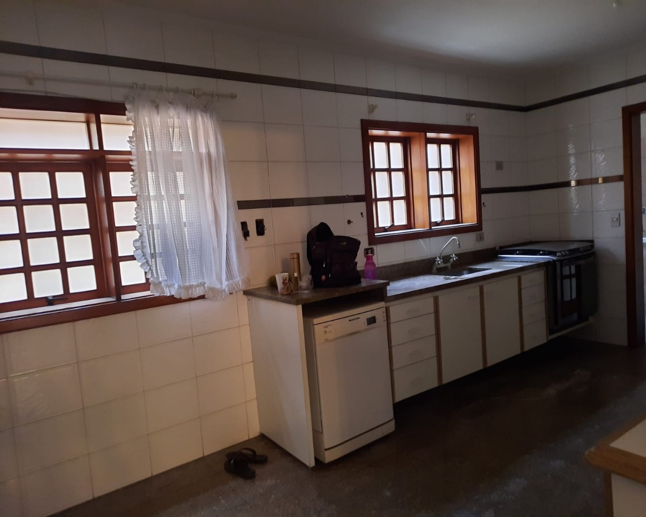 Casa de Condomínio à venda e aluguel com 3 quartos, 300m² - Foto 29