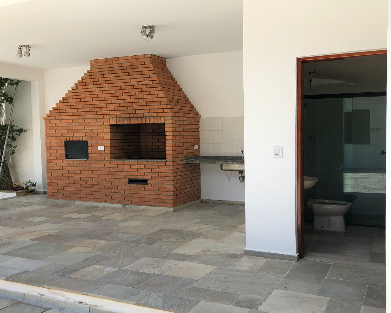 Casa para alugar com 3 quartos, 500m² - Foto 16