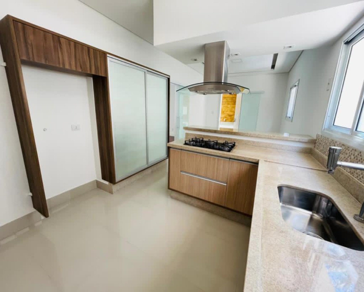 Casa de Condomínio à venda com 4 quartos, 590m² - Foto 10