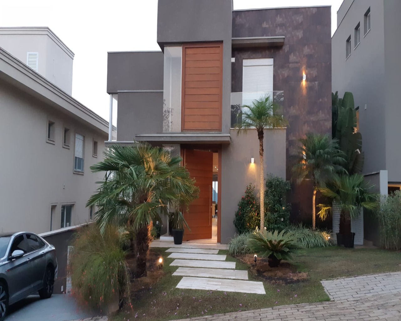 Casa à venda com 4 quartos, 630m² - Foto 1