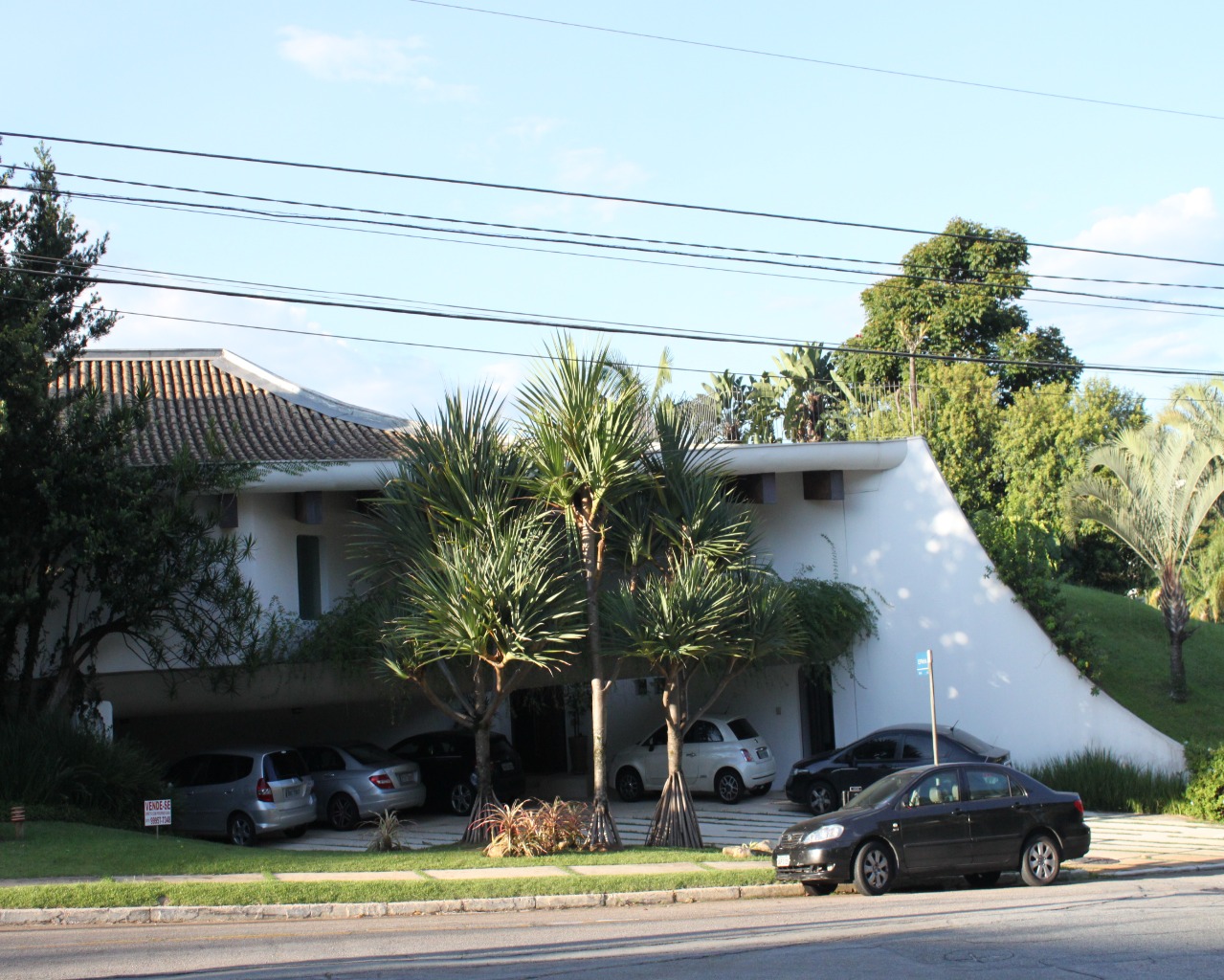 Casa de Condomínio à venda e aluguel com 4 quartos, 607m² - Foto 1