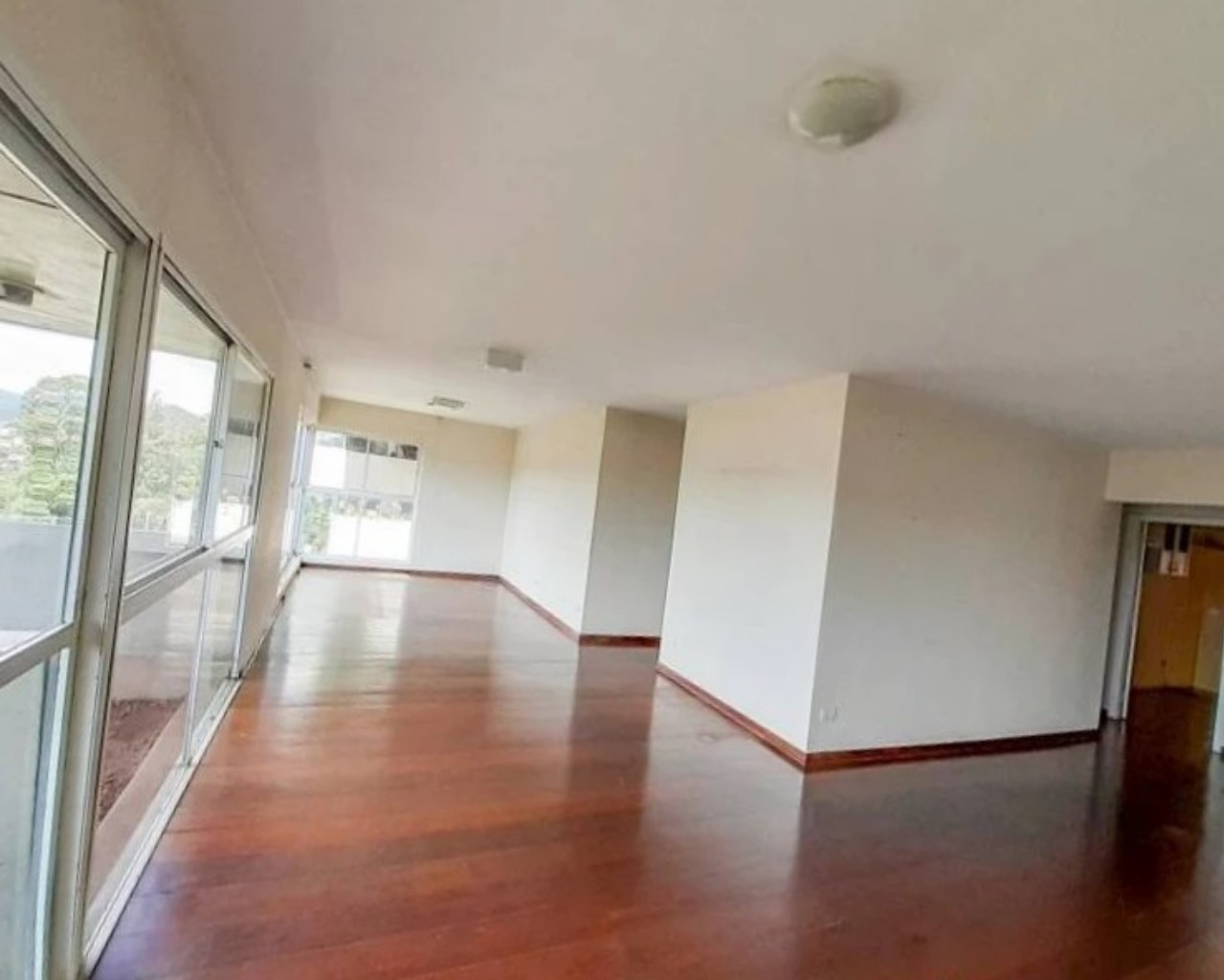 Apartamento à venda com 3 quartos, 167m² - Foto 2