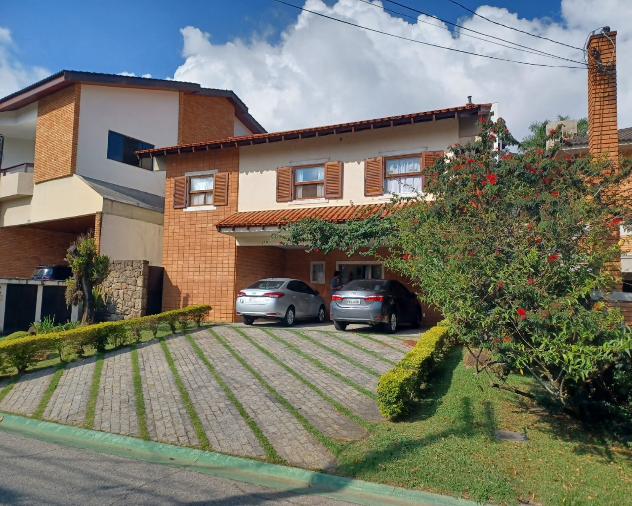 Casa de Condomínio à venda com 4 quartos, 330m² - Foto 1