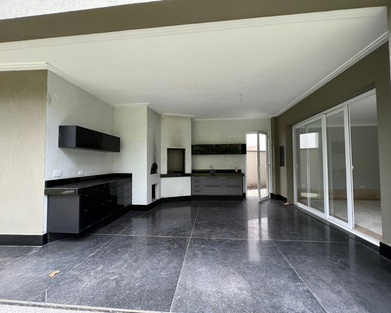 Casa de Condomínio para alugar com 5 quartos, 1150m² - Foto 2