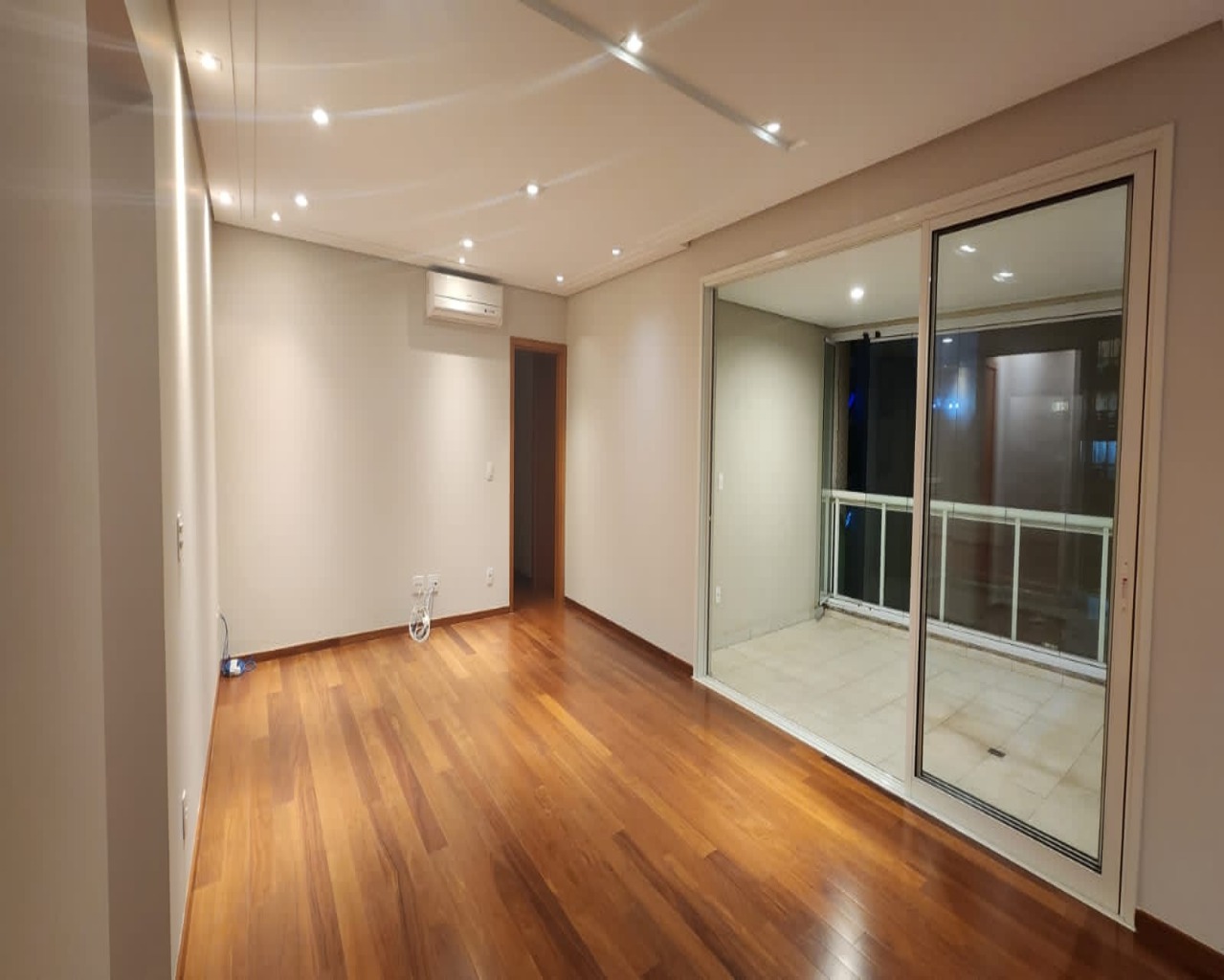 Apartamento à venda com 4 quartos, 156m² - Foto 2