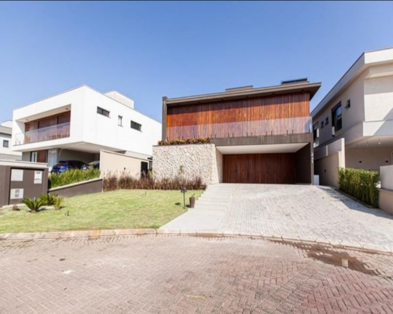 Casa de Condomínio à venda com 4 quartos, 400m² - Foto 1