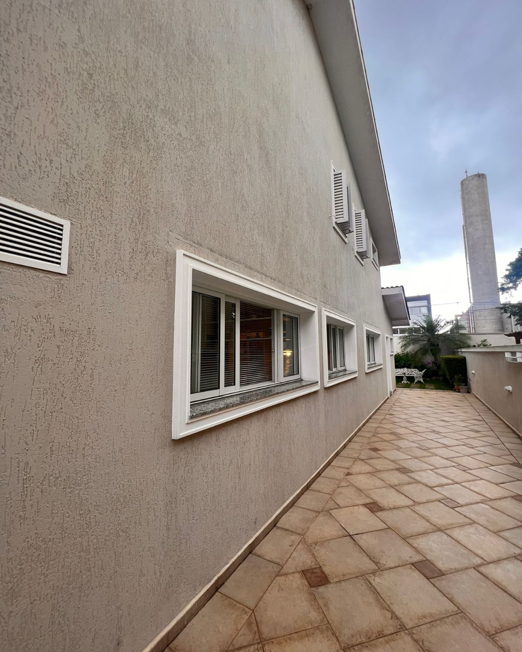 Casa à venda e aluguel com 4 quartos, 360m² - Foto 9