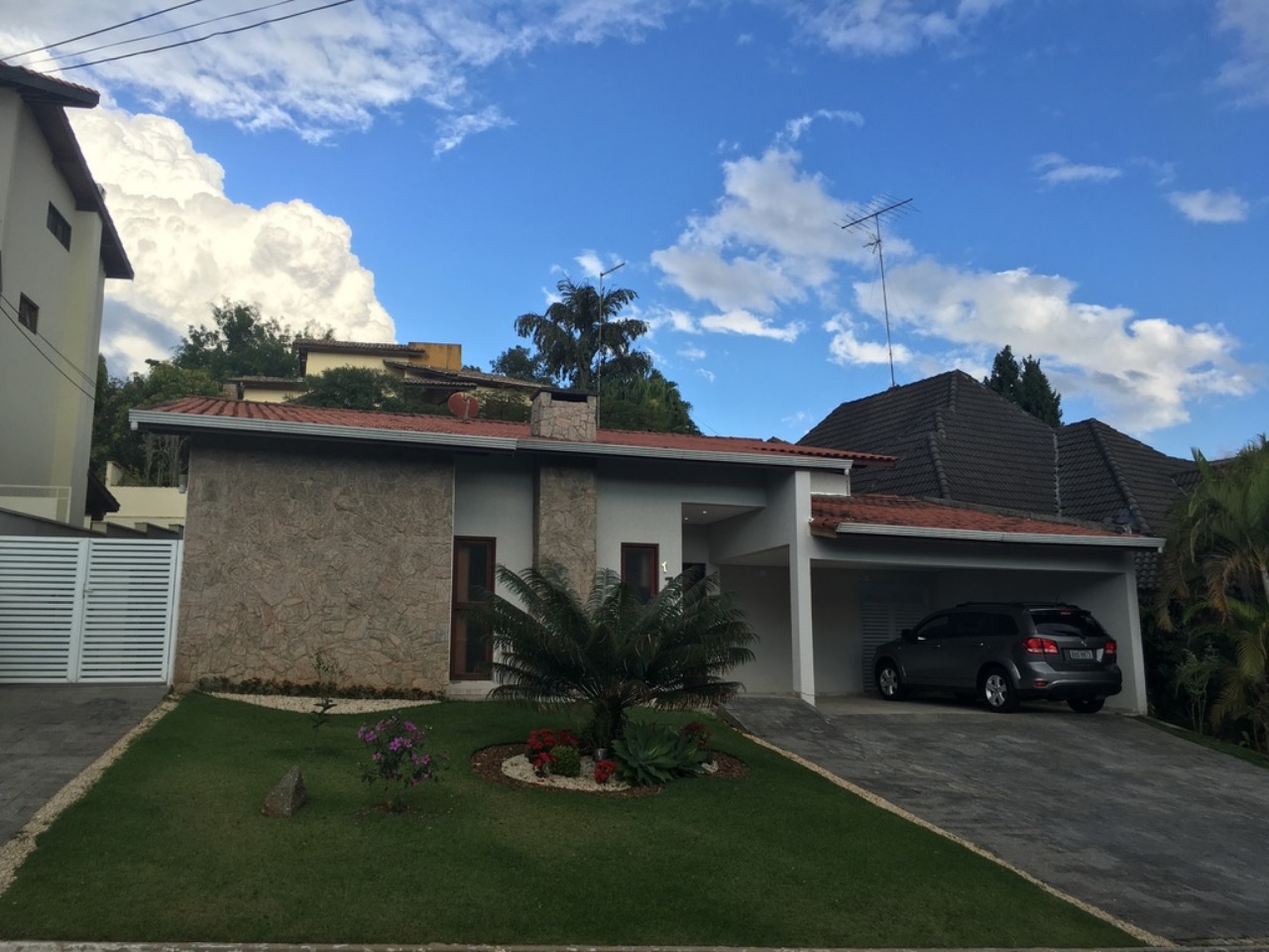 Casa à venda com 3 quartos, 240m² - Foto 1