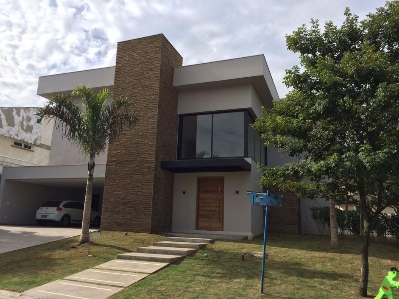 Casa à venda com 4 quartos, 471m² - Foto 1