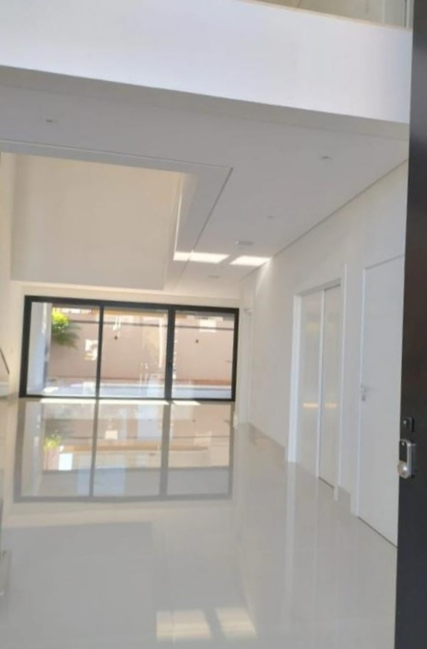 Casa de Condomínio à venda com 4 quartos, 420m² - Foto 1