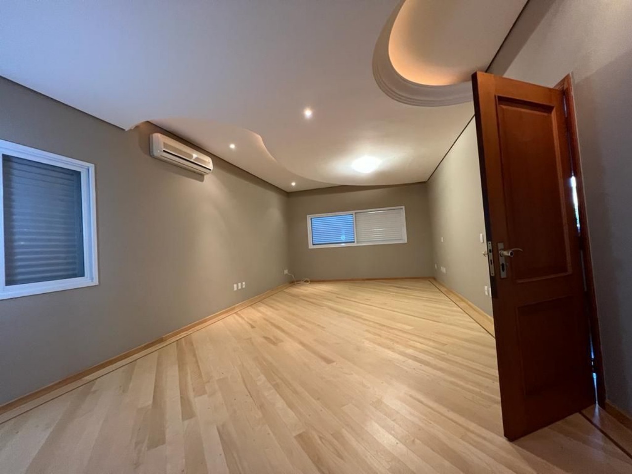 Casa para alugar com 4 quartos, 700m² - Foto 14